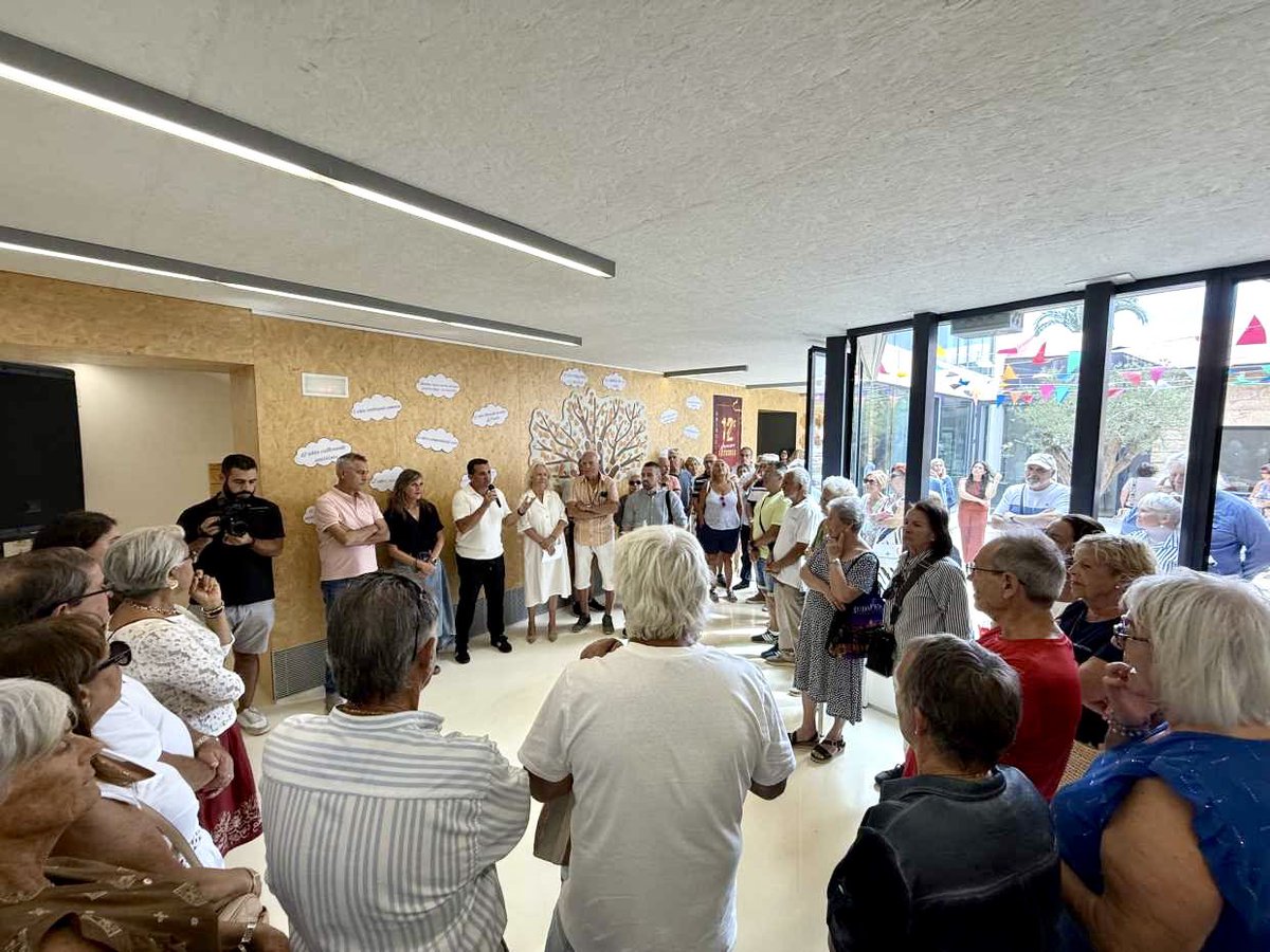 BernabeCanoES's tweet photo. 🎉🎂El Centro de la #TerceraEdad La Casilla de @LaNuciaES celebra hoy 12 años siendo hogar, punto de encuentro y familia para miles de mayores nucieros.

Más de 26.000 usuarios al año lo llenan de vida.👵🏻👴🏻

➕ℹ️👉🏻 https://t.co/vItV5DM8NK

#LaNucia #FentPobleFemFutur https://t.co/I91sSpJMOZ