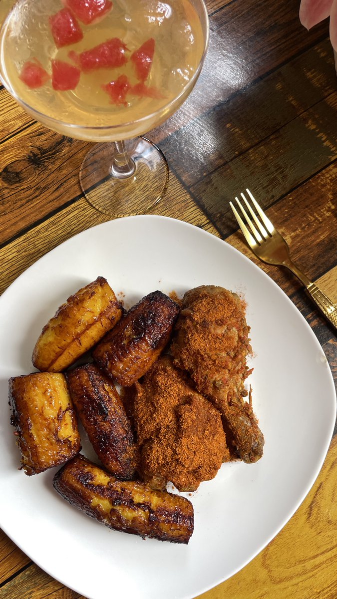 deolanavigator's tweet photo. Lunch is Fried plantain and Grilled Chicken Suya🤭🤭🤭 https://t.co/bfi7RWuycv
