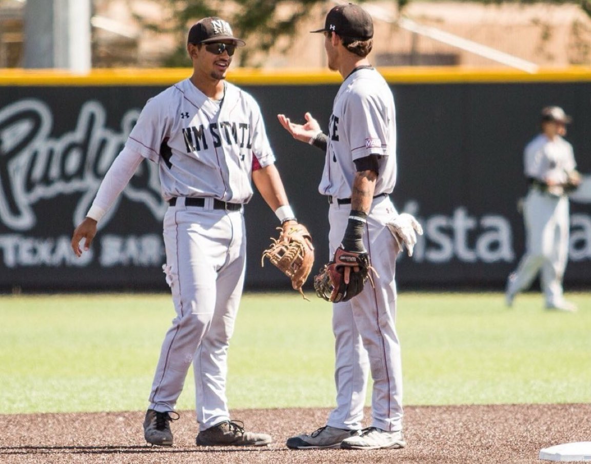 youngpbp's tweet photo. Proud of these two. Quite the ‘26 in @MLB for Gonzales and Ortiz!

Nick with the @Pirates and Joey with the @Brewers. 

𝗚𝗼𝗻𝘇𝗮𝗹𝗲𝘀 ➡️ .𝟯𝟬𝟳/𝟲/𝟲𝟬 || 𝟯𝟯 𝗫𝗕𝗛
𝗢𝗿𝘁𝗶𝘇 ➡️ .𝟮𝟳𝟬/𝟵/𝟰𝟲 || 𝟮𝟲 𝗫𝗕𝗛

** Ortiz is hitting .347 in his last 30 games. https://t.co/13wW0oS6bM