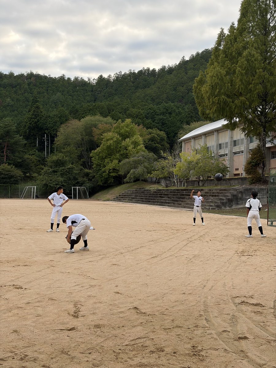 ktkwdbaseball's tweet photo. ⚾️練習
・フリーバッティング
・メディシントレーニング
・ラン��ングトレーニング
今できることをしっかりやっていきたい。さらにできることを増やせるように、これからも一つひとつの練習を大切に頑張っていきたいです！
 #北桑田 #高校野球 https://t.co/14PsdnMjkb