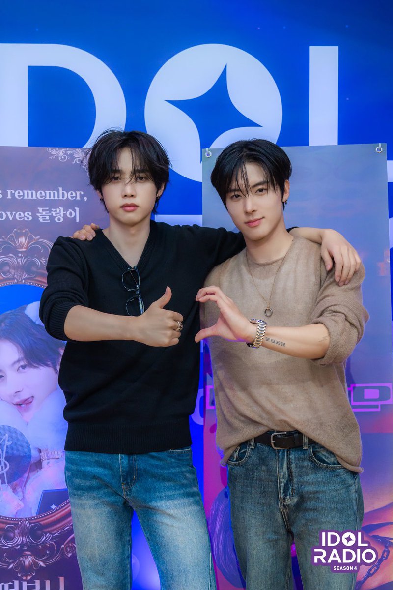 idolradiokorea's tweet photo. [#아이돌라디오오티디👕] 260916 떤디🦝에디🐶

청바지 입은 사람 되게 잘생겼네요

@officl_theboyz https://t.co/bpanKBkfea