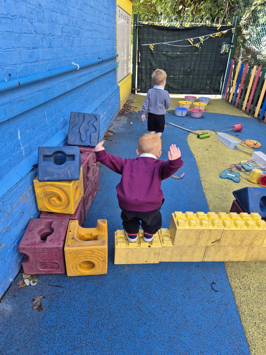 MrsRattleyBH's tweet photo. Nursery children helped to construct a fantastic wall, then got really brave and jumped off! Well done! @busheyheathjm #BusheyheathPD https://t.co/ArqPAMQpQe