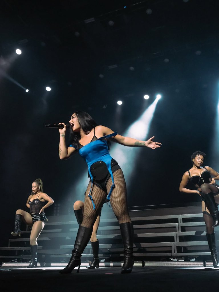 ddlovato11222's tweet photo. Night one of two in São Paulo, the last stop on the INTD tour. Thank you for being there for me through it all 🥹 last night was so special . My Brazilian fans are truly unlike anyone else .🩵🇧🇷 https://t.co/J5uy45NCU4