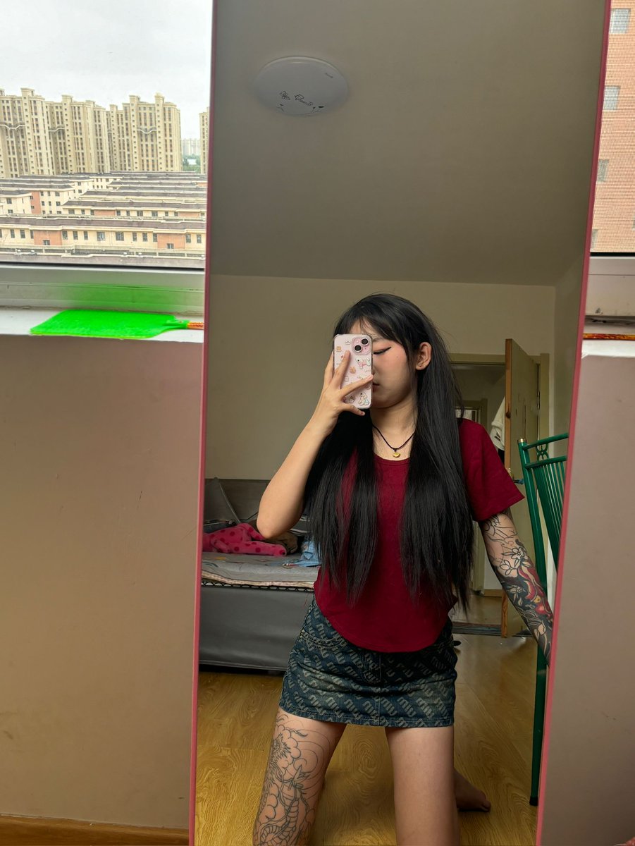 zichngx273562's tweet photo. 今天换换口味，来一只精神小妹精妈母狗，绿王八们就跪着撸自己的狗鸡巴给她磕头吧 #绿帽 #母狗 #绿奴 #压榨 #曝光 #分享女友 #上供女友 #调教 https://t.co/swzjEyz80H