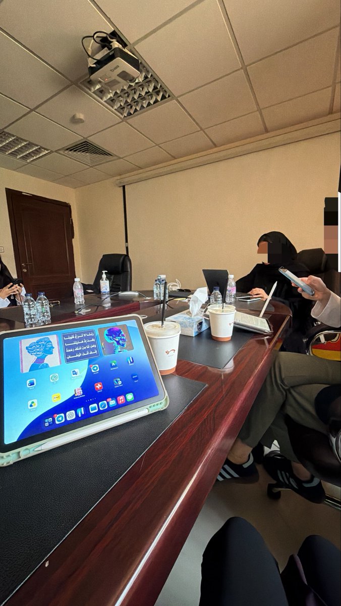 PT_wsn7's tweet photo. MEETINGSSS👩🏻‍💻♾️ https://t.co/bdVxNsGcK2