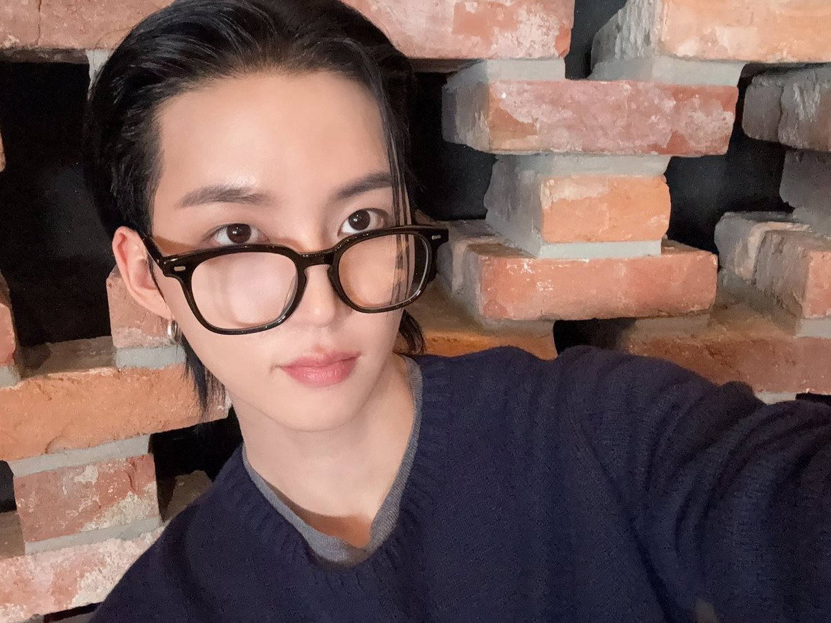 TNX_twt's tweet photo. 금요일 빨리 와라..

#TNX #티엔엑스
#은휘 #HWI https://t.co/xd5y5e9hJ6