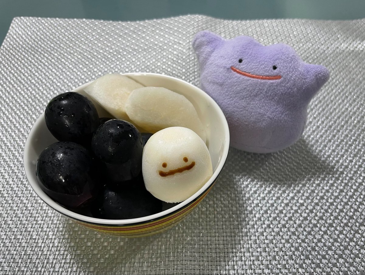 GLCR_M510's tweet photo. ナガノパープルと雪見だいふくおいしかったモン🍇 https://t.co/aa40YNhq9k