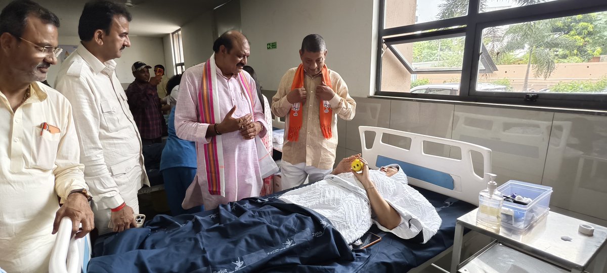 HealthDahod's tweet photo. *દાહોદ જિલ્લામાં “સેવા મેરા યોગદાન” અંતર્ગત 7 સ્થળોએ રક્તદાન કેમ્પ યોજાયો* 

 *કુલ 320 યુનિટ રક્ત એકત્રિત કરાયું; મહાનુભાવો સહિત નાગરિકોએ ઉત્સાહપૂર્વક રક્તદાન કર્યું* 

 @DahodDdo @CMOGuj @CollectorDahod @NHMGujarat @HealthDeptGuj https://t.co/LxjcbUNS9w