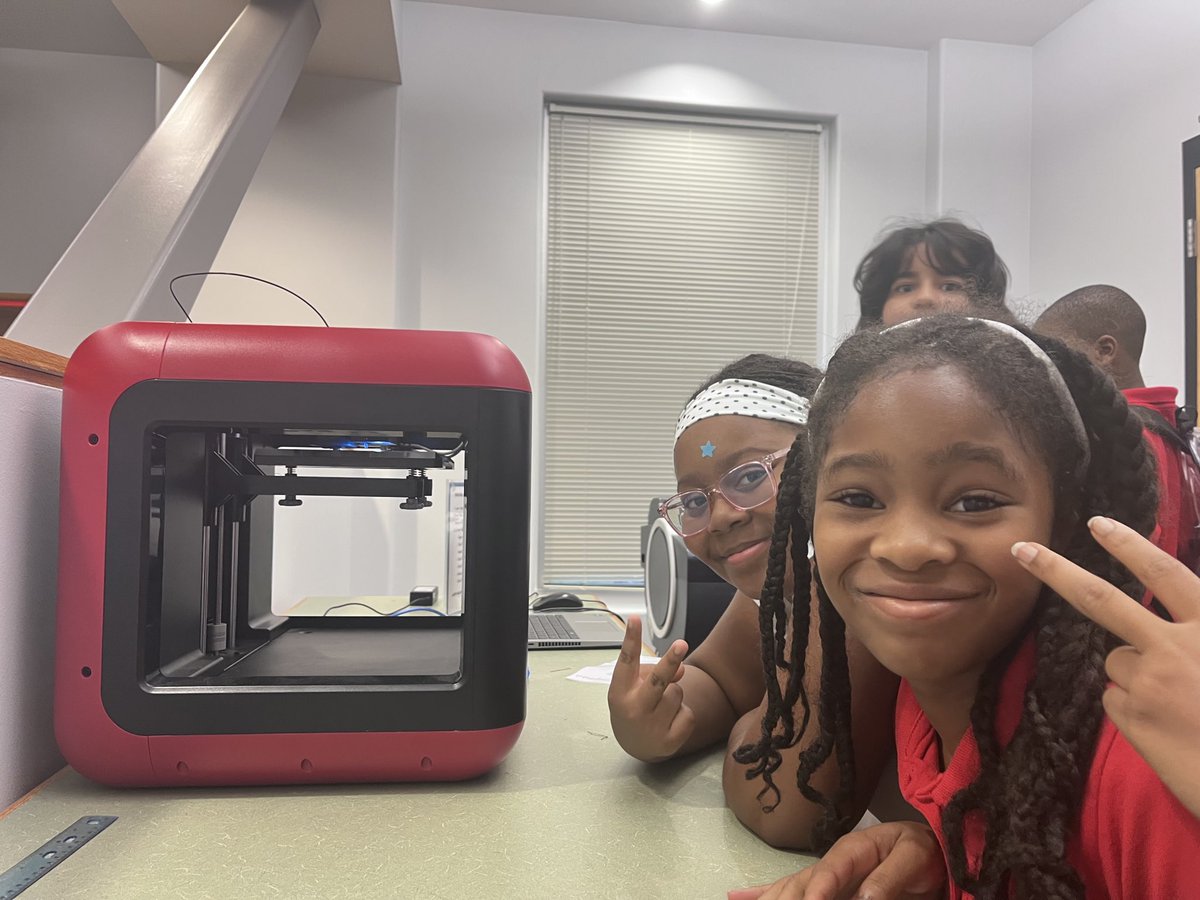 Guide_Librarian's tweet photo. These hawks are 3D printing watchers! Who knew it was so interesting 😆 @IsonSpringsES https://t.co/ZRgfSExNfe