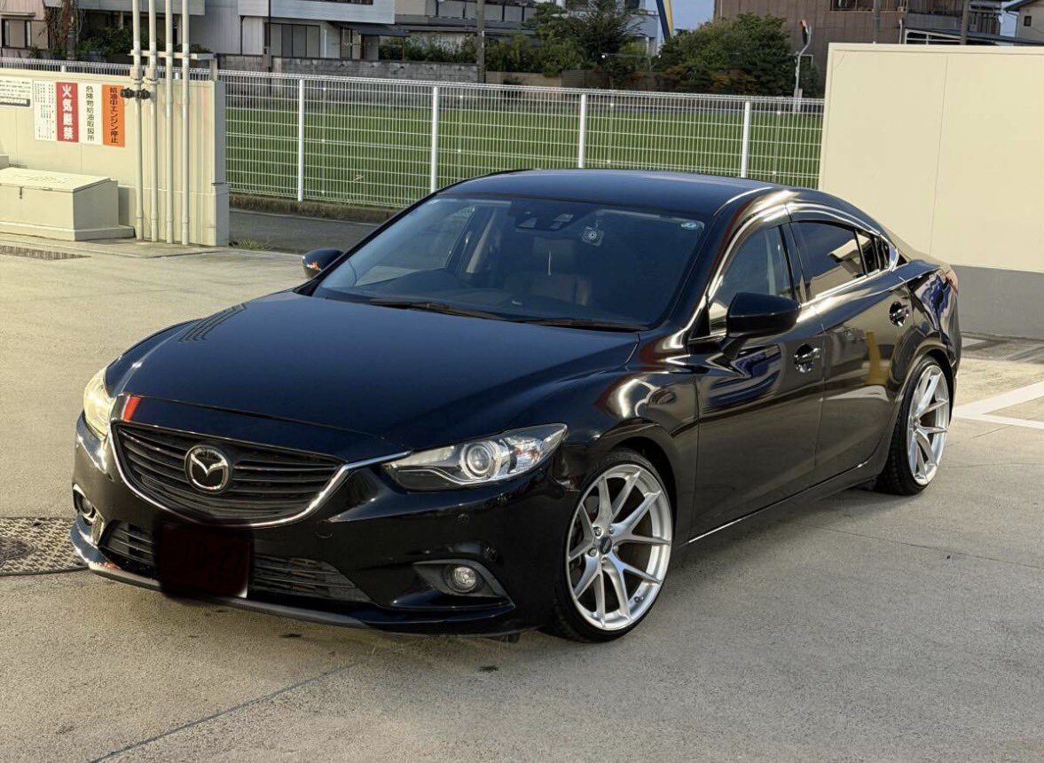 RF7_1206's tweet photo. 【車両】
車名：アテンザセダン
グレード：XDL Package
初度登録：2013年
燃料：軽油
ミッション：6AT
距離： 15.8万キロ
事故歴：なし
車検：一時抹消中
【セールスポイント】
ホイール：BBS SR
車高調：BLITZ
【気になる箇所】
・バッテリー弱め
・革シート汚れあり
【価格】
30万円 
#車売ります https://t.co/AVTXctuB3D