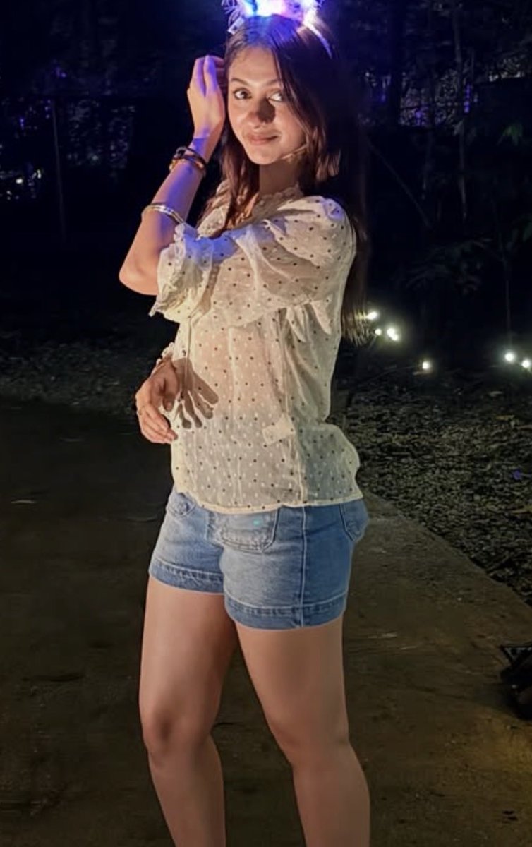 Armadillo5nvb's tweet photo. Watha iva petite odambukum thodai irukura size ku samandhamae illaye 🥵  Rambha ke future la tough kudupa polayae..mundaiyaa kaala kurukki nikka vachu thodaiku nadula sunniya sorugii aatuna sorgam theriyum polayae 🤤 olugara time la thodaiya killi virichu pinju pundaila sorugi 💦 https://t.co/HVE5JH9mLH