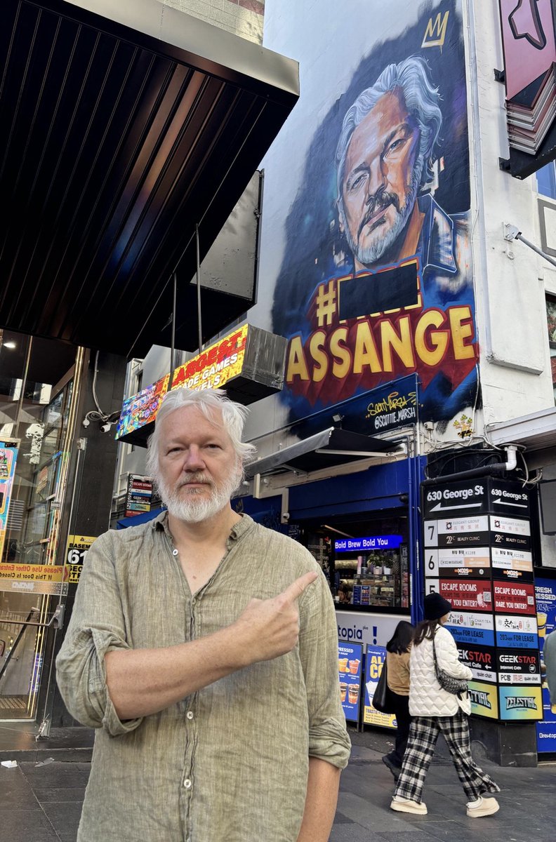 JulianAssange tweet picture