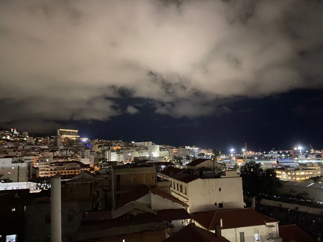 l0vOls's tweet photo. bright night ✨🤍 https://t.co/8PNlHpzACP