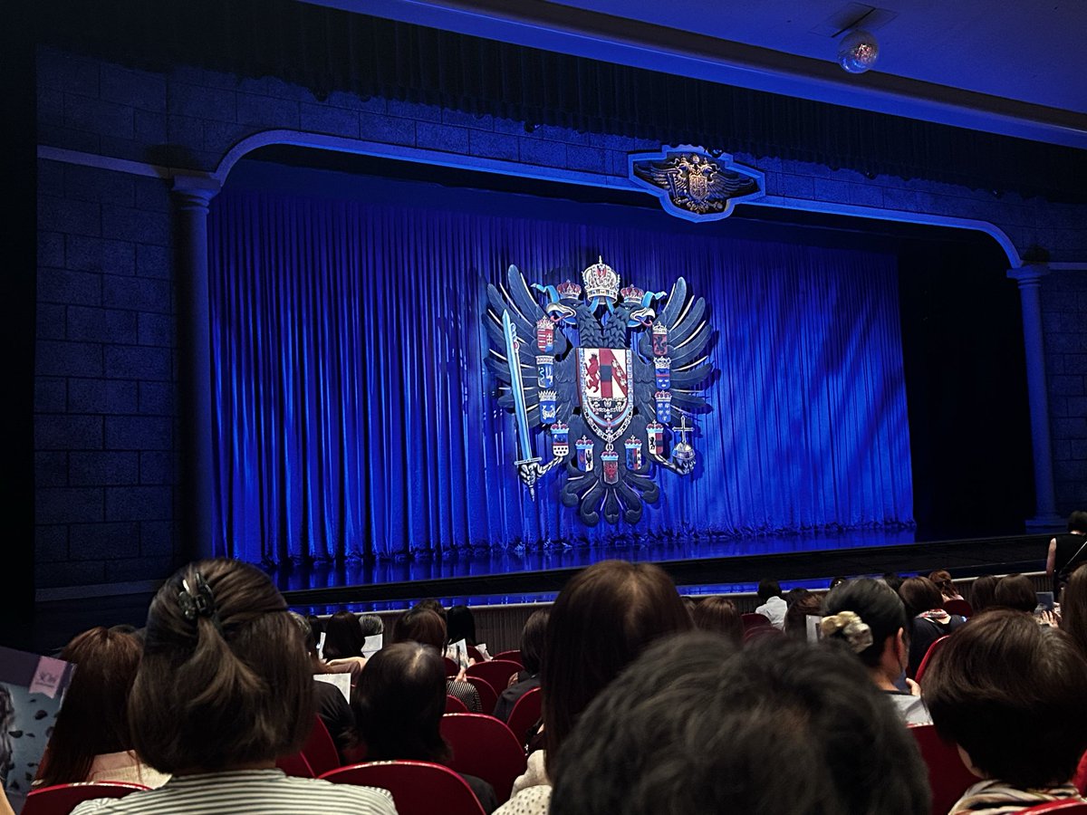 nao3n's tweet photo. エリザベート前夜祭に行って来た！ご贔屓明日海りおさんのお披露目には間に合わなかった民（初観劇は新源氏）だったのでガラコンに続き今日大劇場でトートのお歌を劇場で聴けて悲願が叶いました…トークもめっちゃ楽しくて最高に楽しかった��す！！！ありがとう前夜祭���🙏🙏 https://t.co/NdLbswHJHJ