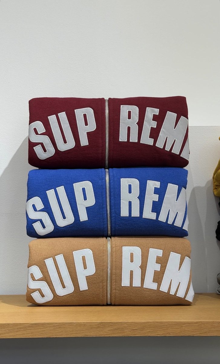 Ovrnundr's tweet photo. Supreme Week 5 In-store 📷 https://t.co/LijPOclUe4