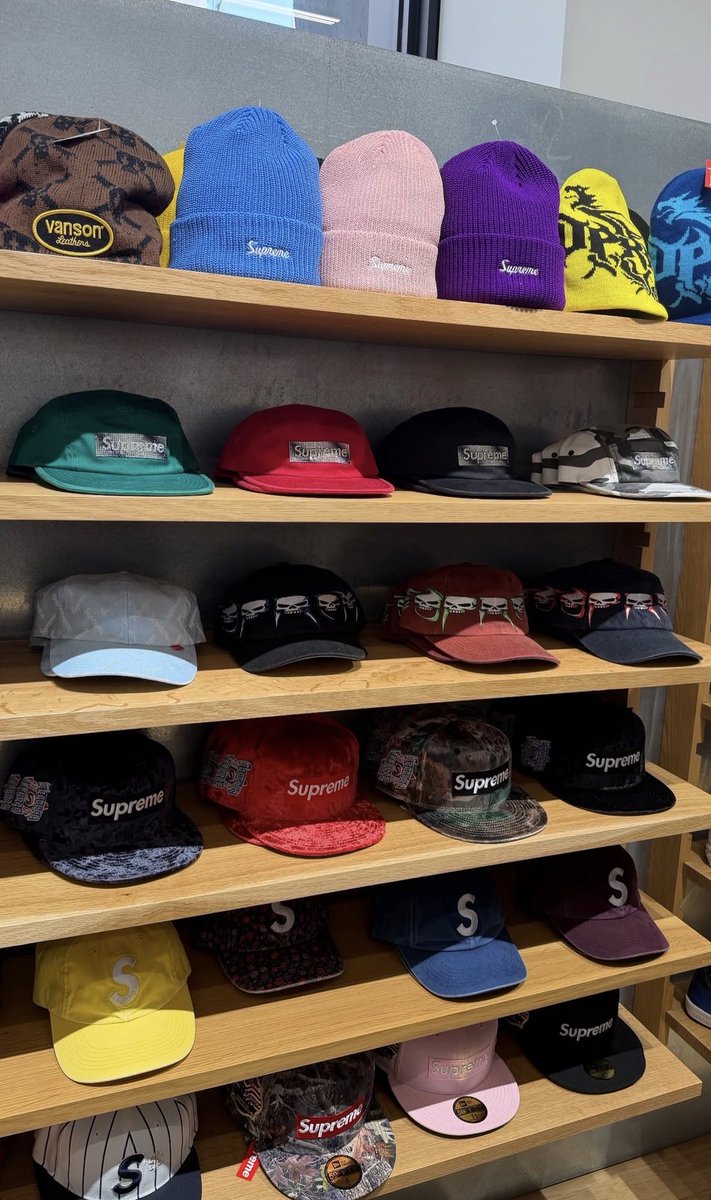 Ovrnundr's tweet photo. Supreme Week 5 In-store 📷 https://t.co/LijPOclUe4