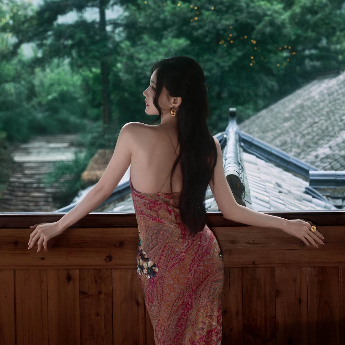 centlookbook's tweet photo. #LiYitong 李一桐 in vintage Jenny Packham for Mango Co-Creation Ecosystem Conference in Zhangjiajie https://t.co/nFWwLcdNSa