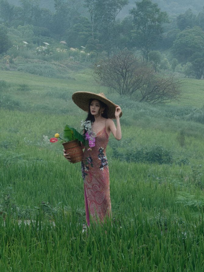 centlookbook's tweet photo. #LiYitong 李一桐 in vintage Jenny Packham for Mango Co-Creation Ecosystem Conference in Zhangjiajie https://t.co/nFWwLcdNSa
