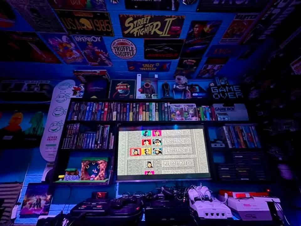 gamesyouloved's tweet photo. Who has Dedicated Game room? 🕹️🎮
This one - By Matthew Waterfield
#retrogaming #gameroom #gamesyouloved https://t.co/eN5PtPNW6x