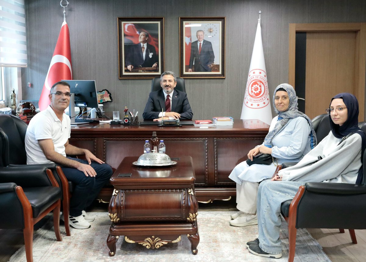 AhmetAYDIN_02's tweet photo. Bakanlığımızda ağırladığımız kıymetli misafirlerimizle gündeme dair verimli istişarelerde bulunduk.

Değerli ziyaretleri için kendilerine teşekkür ediyorum. https://t.co/Lsqsf1TkJP