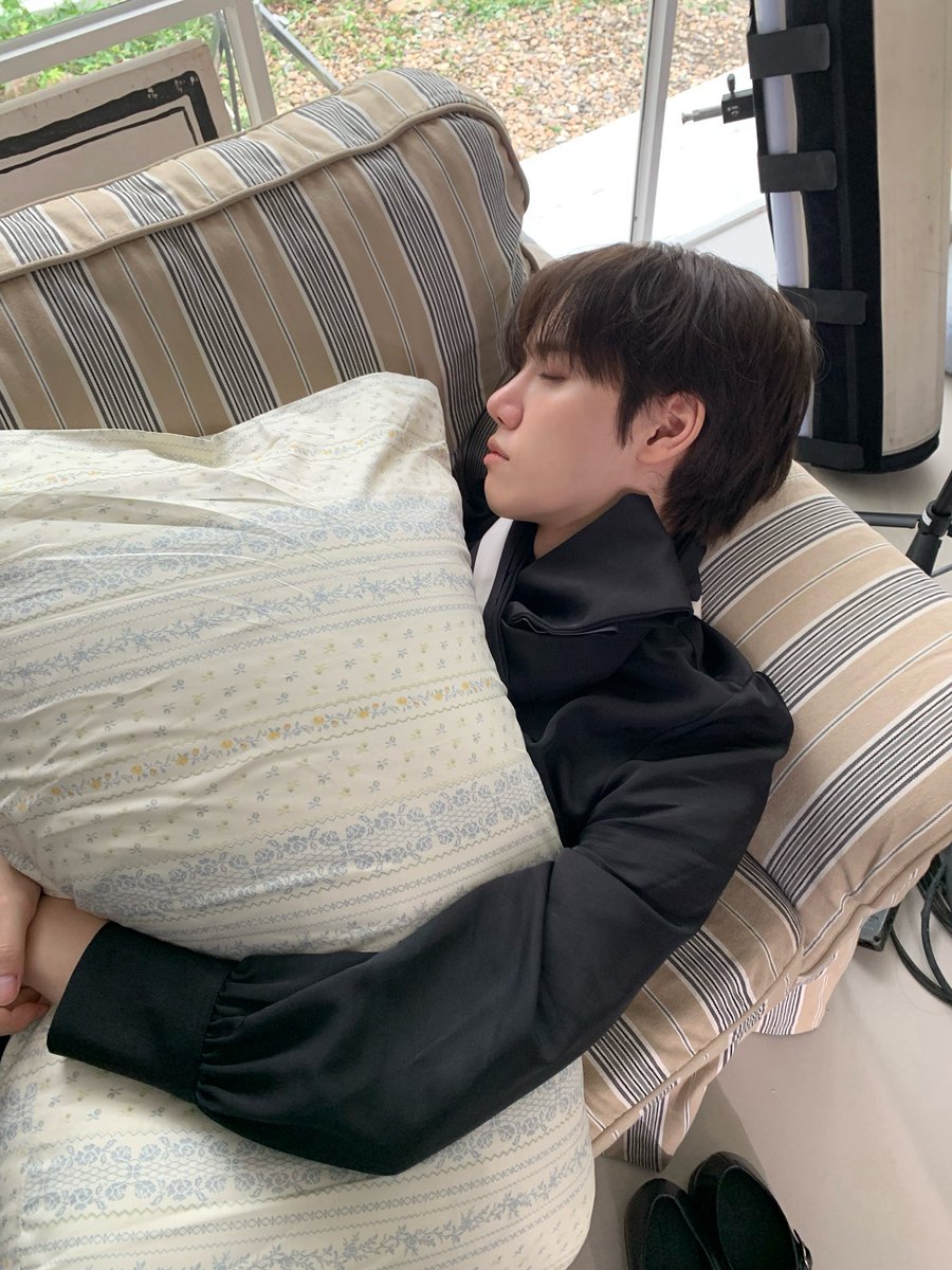 CRAVITY_twt's tweet photo. 미인 잠을 자서 미남이 된 거군요~ ㅎㅎㅎㅎ
생일 축하한다 민희야! 😎💙
#앨런 #민희 
#HAPPYMINHEEDAY https://t.co/TlmM1e6pHX