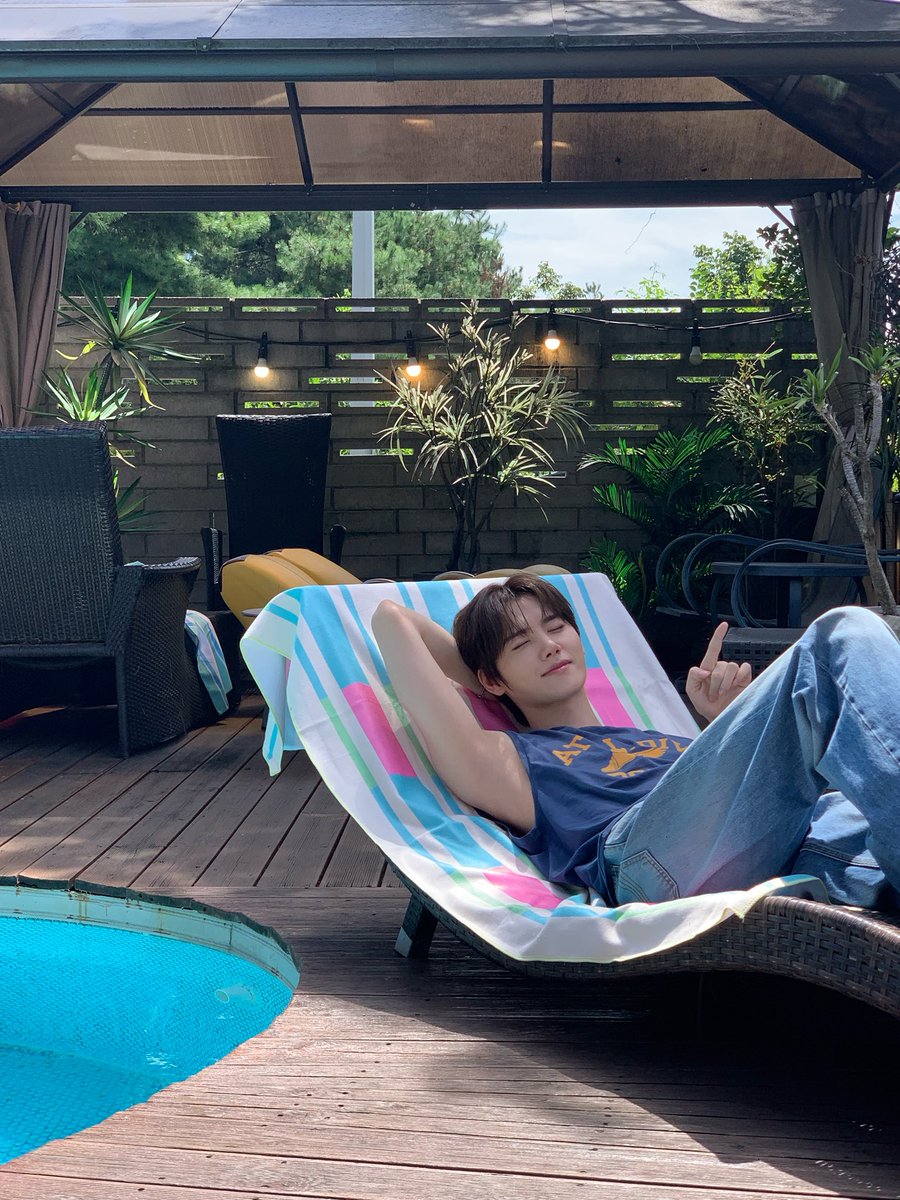 CRAVITY_twt's tweet photo. 미인 잠을 자서 미남이 된 거군요~ ㅎㅎㅎㅎ
생일 축하한다 민희야! 😎💙
#앨런 #민희 
#HAPPYMINHEEDAY https://t.co/TlmM1e6pHX