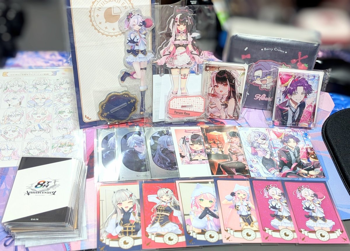fn_don's tweet photo. やっと8周年届いた〜
ノスタルジアは順当に出たけど、メタカと3Dはダブって推し揃わず😭 https://t.co/FPSTJh2ekX
