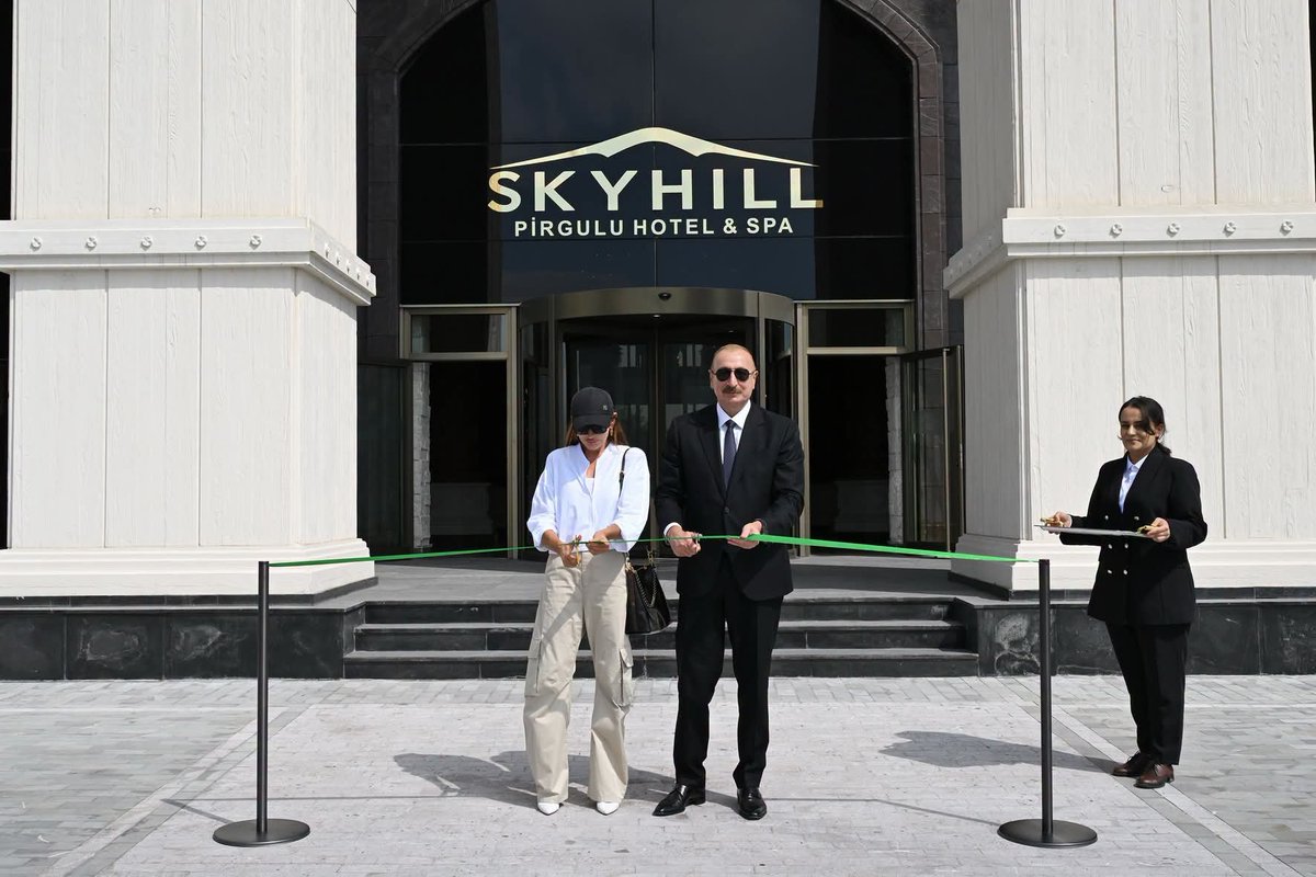 YAP_1992's tweet photo. Prezident İlham Əliyev və birinci xanım Mehriban Əliyeva Şamaxıda “Pirqulu Park” hotelinin açılışında iştirak ediblər.

https://t.co/vTX5c2wAg3 https://t.co/f1OVyVB57j