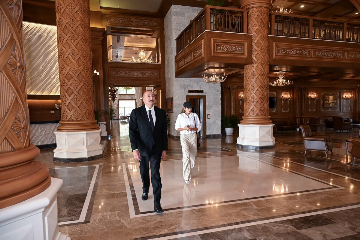 YAP_1992's tweet photo. Prezident İlham Əliyev və birinci xanım Mehriban Əliyeva Şamaxıda “Pirqulu Park” hotelinin açılışında iştirak ediblər.

https://t.co/vTX5c2wAg3 https://t.co/f1OVyVB57j