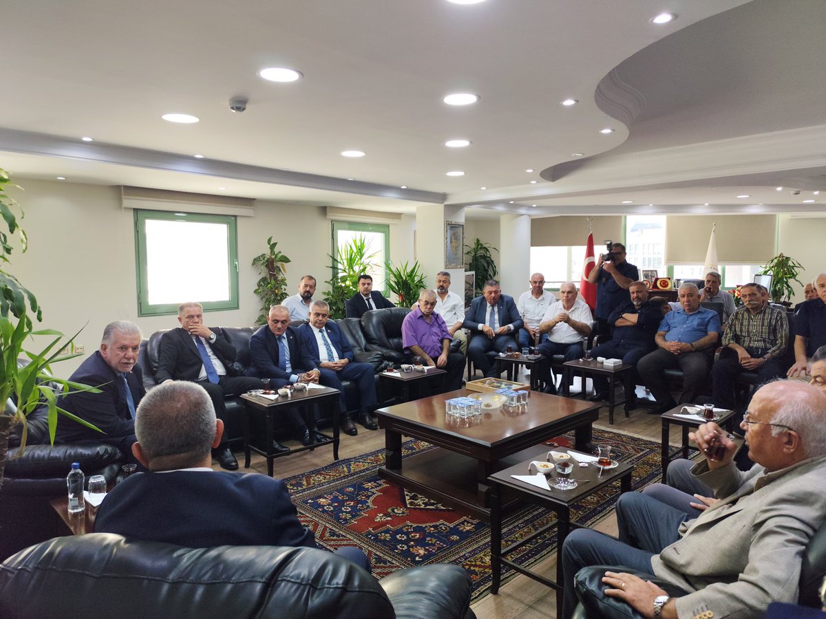 mhpizmirilbsk's tweet photo. İl Başkanımız Veysel Şahin, Ahilik haftası münasebetiyle İzmir Esnaf ve Sanatkarlar Birliği’ni ziyaret ettik.

Birlik Başkanımız Yalçın Ata ve Yönetim Kurulu Üyeleri’nin Ahilik haftasını kutluyor, misafirperverlikleri için kendlerine teşekkür ediyorum. https://t.co/HCTwNEAtjK