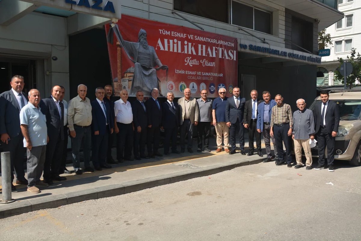 mhpizmirilbsk's tweet photo. İl Başkanımız Veysel Şahin, Ahilik haftası münasebetiyle İzmir Esnaf ve Sanatkarlar Birliği’ni ziyaret ettik.

Birlik Başkanımız Yalçın Ata ve Yönetim Kurulu Üyeleri’nin Ahilik haftasını kutluyor, misafirperverlikleri için kendlerine teşekkür ediyorum. https://t.co/HCTwNEAtjK