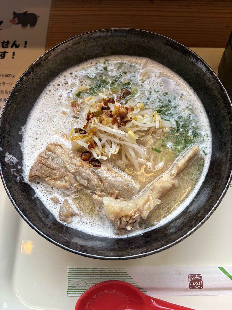 Engteanovels's tweet photo. The ramen restaurant offers a stunning ocean view. https://t.co/7rHWkiXOom