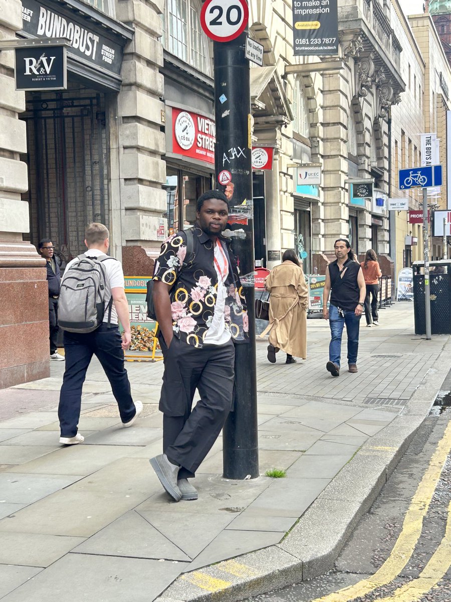 Emzykonsept's tweet photo. Manchester streets, but the drip speaks louder🥶 https://t.co/kQuJVpJ0vZ
