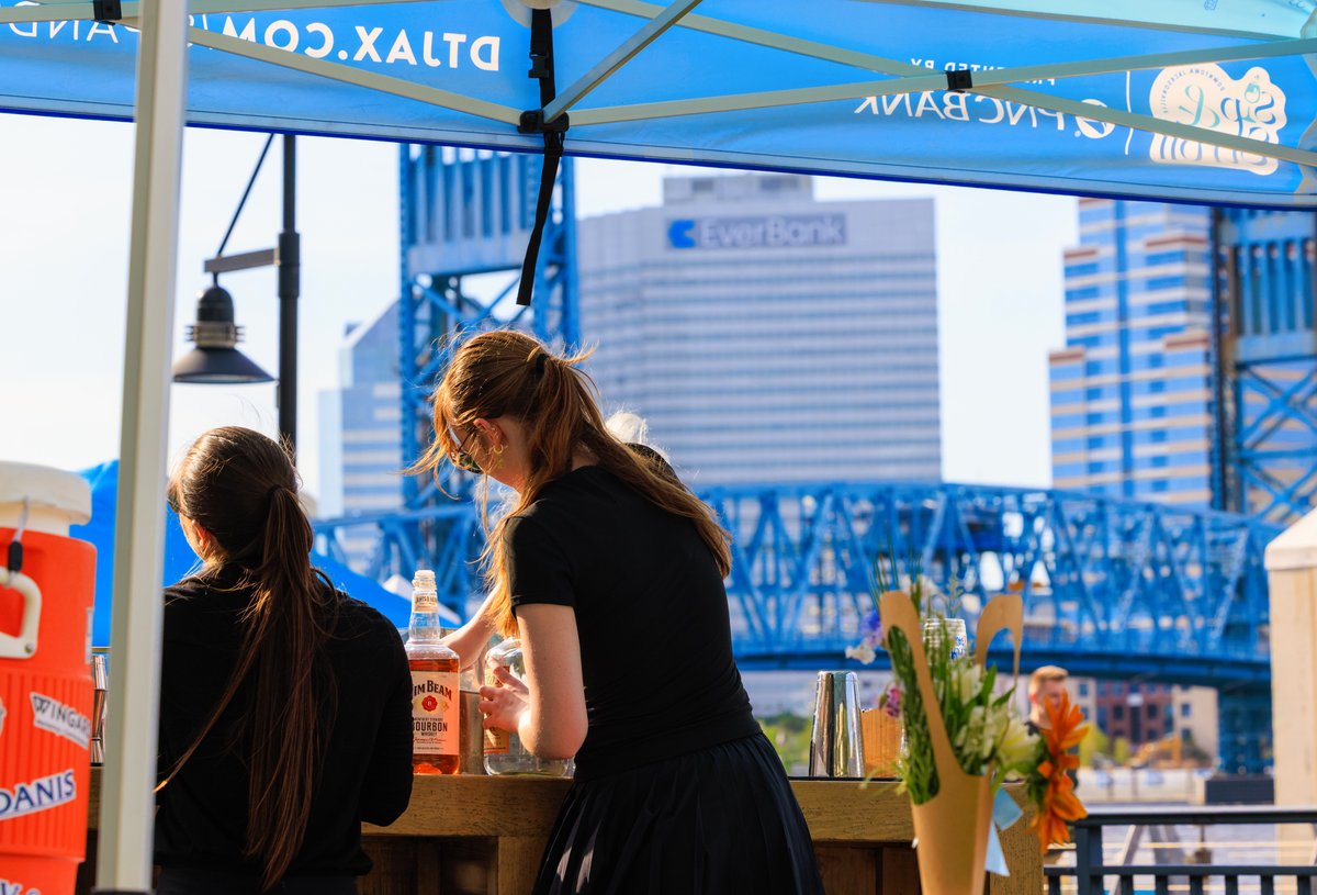 DTJax's tweet photo. TONIGHT! We'll see you at RiversEdge with Rio Latino from 5-8 p.m. for the return of Third Thursday Sip & Stroll Presented by @PNCBank 🌊🍷

🌴 NEW LOCATION: Sip & Stroll will take place at RiversEdge (2010 Prudential Drive). Check out the map included in this carousel for a visual of the updated footprint!

Find more information on parking, programming and more at https://t.co/KqbVVWBeVo ⭐

📸: Cre8Jax
