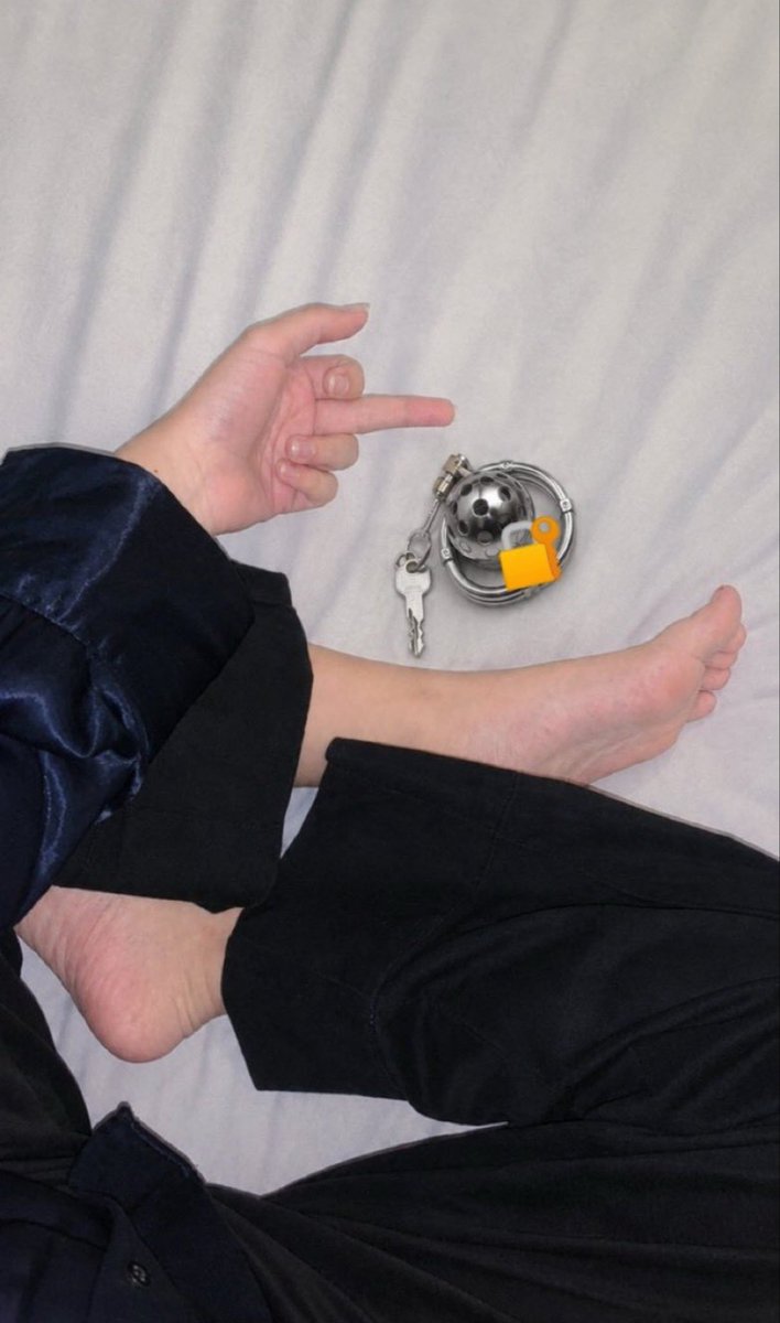 33Goddes's tweet photo. Was hältst du davon, wenn ich dich mit Viagra vollpumpe und dir danach deinen Keuschheitskäfig anlege? 🔐🔒
Locktober https://t.co/mb4CVGQdlm