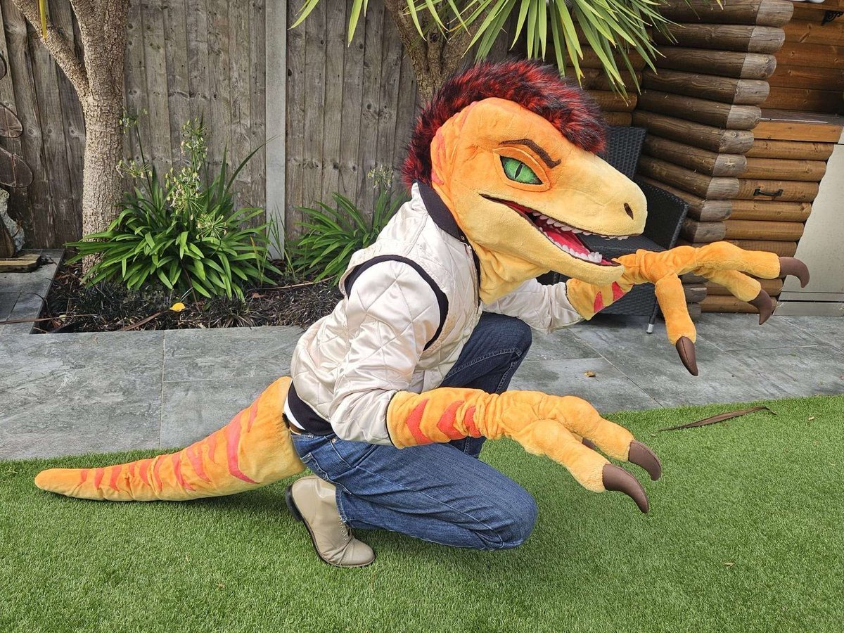 Gertosaurus's tweet photo. @FuggaFursuits GERTY reaches near completion! Finished claws and tail really tie the whole thing together. Forever grateful for all the care and attention you put into him! 🧡💛❤️💚

#furry #fursuit #fursuitmaker #raptor https://t.co/z7ShTNsCNW