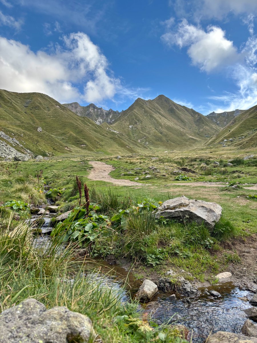 otsancy's tweet photo. Quand le début d'automne semble apporter un peu de dégradé sur nos montagnes... 🫶
On adore ces ambiances de fin d'été, là où le silence règne de nouveau ☀⛰ https://t.co/GRuP9Dwdyx