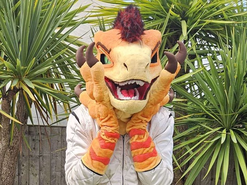 Gertosaurus's tweet photo. @FuggaFursuits GERTY reaches near completion! Finished claws and tail really tie the whole thing together. Forever grateful for all the care and attention you put into him! 🧡💛❤️💚

#furry #fursuit #fursuitmaker #raptor https://t.co/z7ShTNsCNW