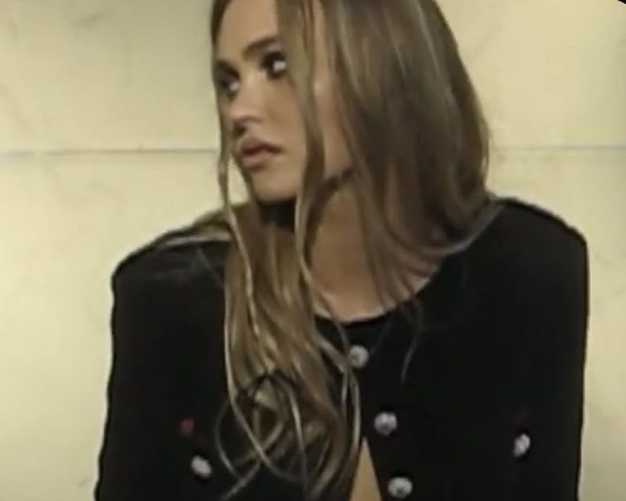 itgirlspo's tweet photo. she’s so pretty I want to look like her https://t.co/eXWtrhKqNr