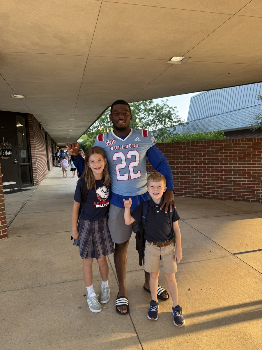 latour_jenna's tweet photo. Love getting to visit with our youngest Bulldog fans ❤️🤍💙🩵 https://t.co/4c3NDzTKzY