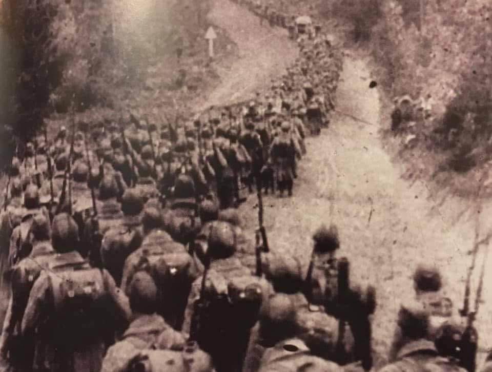 68danuta's tweet photo. Oddziały sowieckie wkraczają do Polski. Pamiętamy! #17września1939 https://t.co/IKnaxTP0Sv