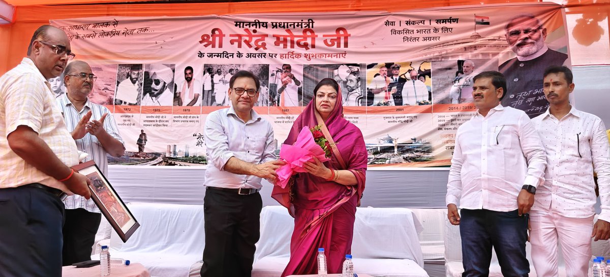 DarshanaSingh76's tweet photo. सेवा संकल्प अभियान 🇮🇳

यशस्वी प्रधानमंत्री श्री @narendramodi जी के जन्मदिवस के अवसर पर आज अपने जनपद चंदौली में विभिन्न जनकल्याणकारी योजनाओं के लाभार्थियों को आवास, पीएम विश्वकर्मा सम्मान किट, आयुष्मान कार्ड, वृद्धावस्था एवं विधवा पेंशन, मुख्यमंत्री युवा उद्यमी विकास अभियान, खादी एवं ग्रामोद्योग योजना सहित विभिन्न योजनाओं के प्रमाण-पत्र वितरित किए।

साथ ही रक्तदान के माध्यम से सेवा, समर्पण और सामाजिक सहभागिता का संदेश दिया।

#HappyBirthdayModiJi #SevaSankalpAbhiyan #AshirwadKaDiya …1/3