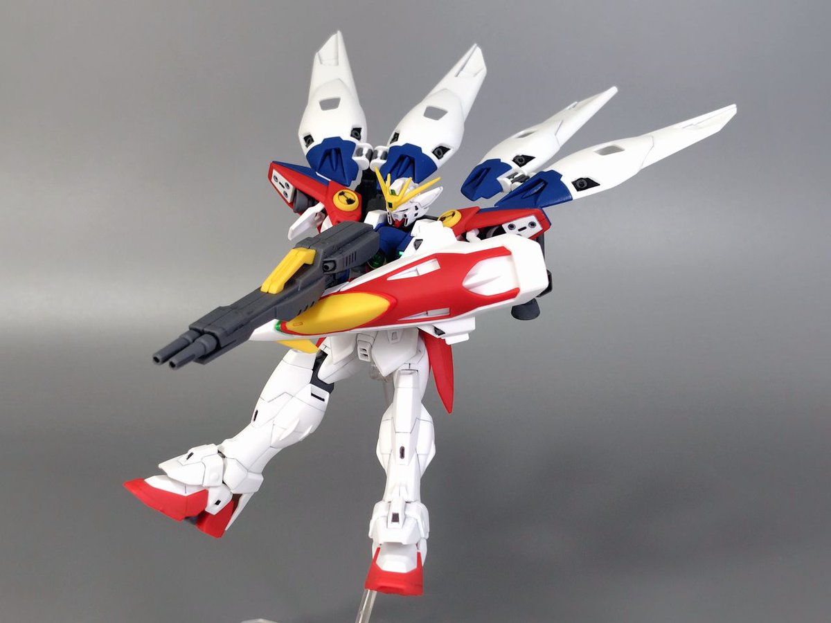 tebasaki_2010's tweet photo. ウイングガンダムゼロ完成しました。
ガンダムマーカーによるスミ入れと、ほんのちょっとだけ部分塗装して、つや消しトップコートを吹きました。
個人的には、ウイングゼロはTV版の方が好きです。
いやEW版が悪いとかいうわけではなくて。

#めこ丸隊 
#hagume https://t.co/VgEX3es0yT