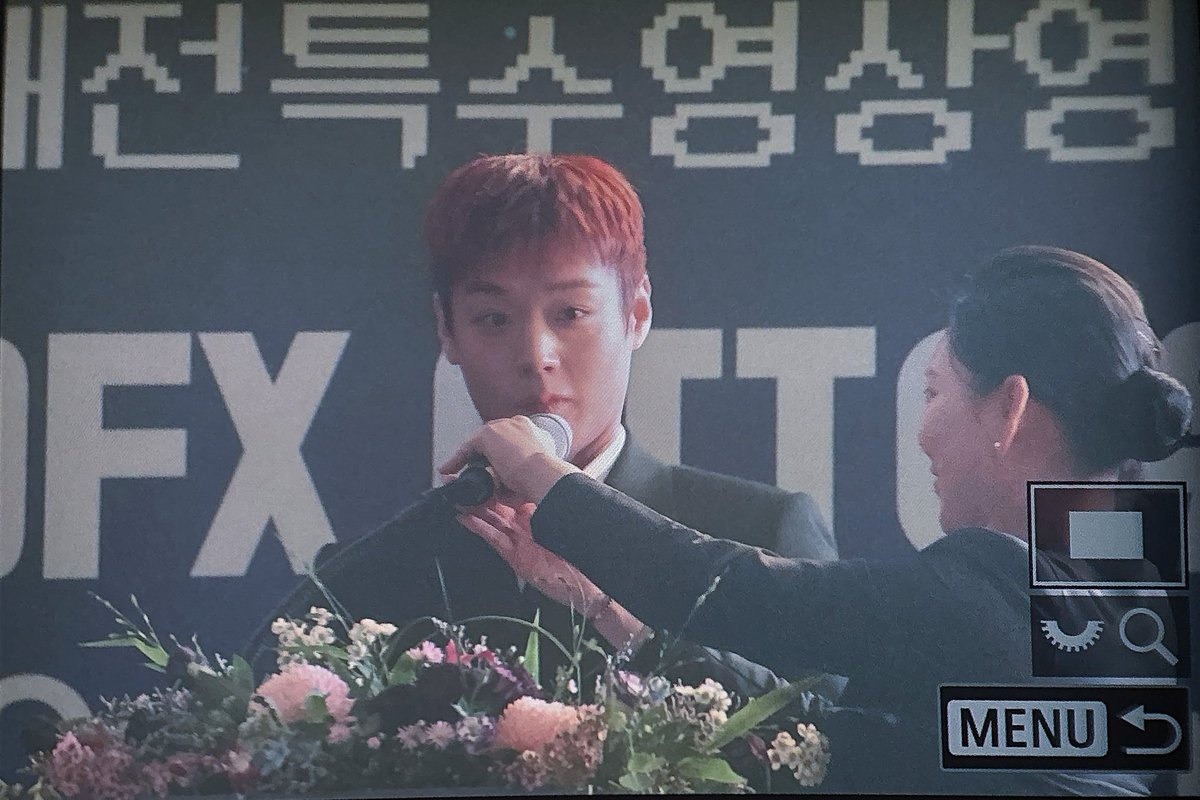 popo_jihoon's tweet photo. 이사건 아는사람…
너무 긴장하셔서 후보자 영상 나오는데 아-라고 햇다가 당황한 사건임……..ㄴㅁ ㄱㅇㅇ https://t.co/dlGJ1O4BJn