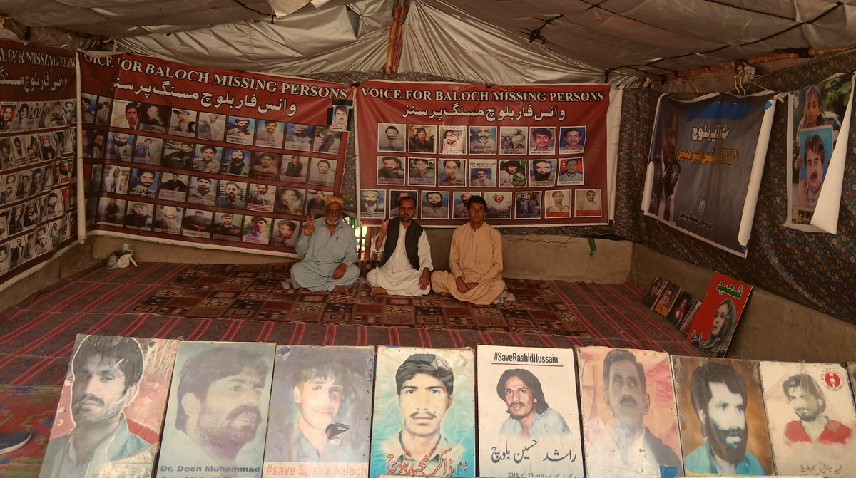 VBMP5's tweet photo. کوئٹہ: وی بی ایم پی کا احتجاجی کیمپ 6361ویں روز جاری رہا۔

بلوچ یکجہتی کمیٹی کے ڈپٹی آرگنائزر وھاب بلوچ اور فیض امیر نے کیمپ کا دورہ کرکے اظہارِ یکجہتی کیا۔

چیئرمین نصراللہ بلوچ نے جبری گمشدگیوں کے خاتمے اور لاپتہ افراد کی بازیابی کا مطالبہ کیا۔

#EndEnforcedDisappearances https://t.co/IVmB8mLMhG