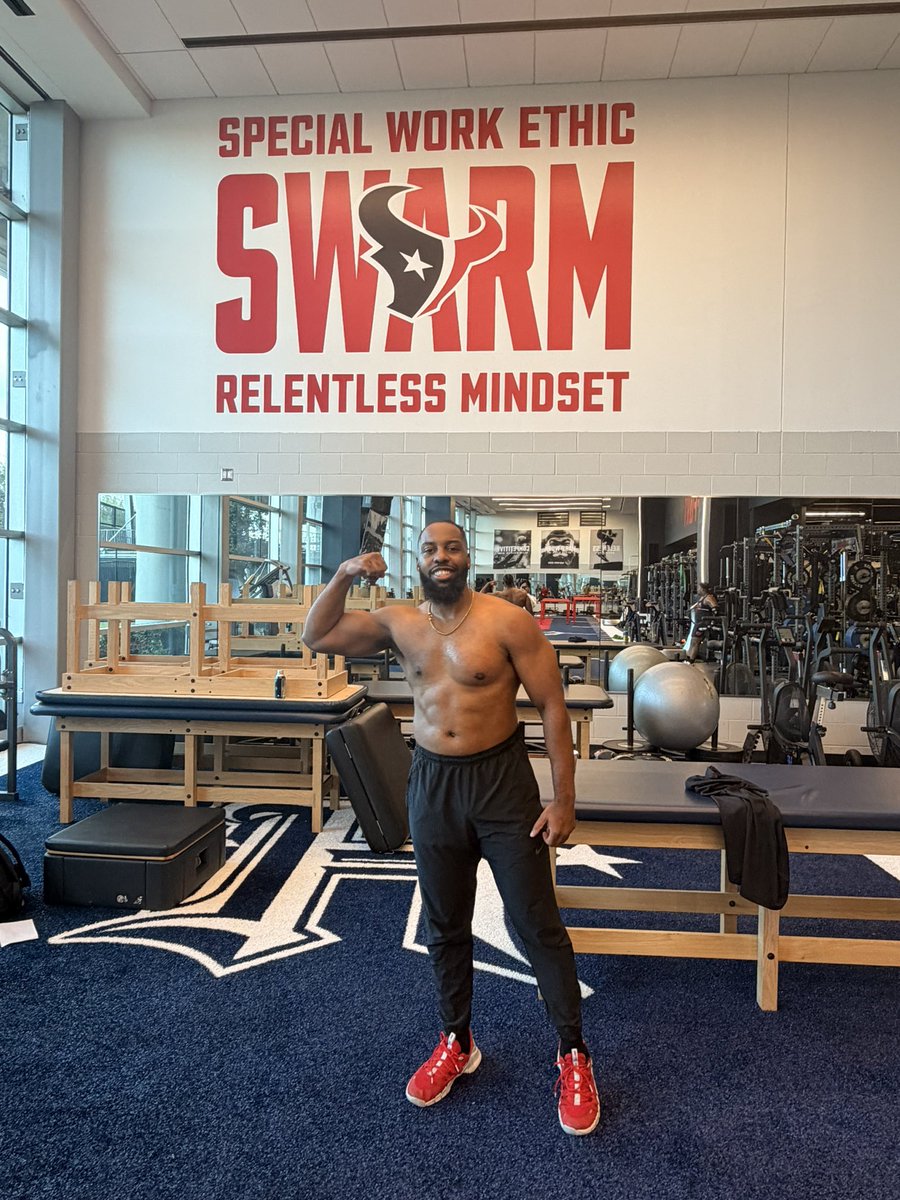 Richsofit's tweet photo. @AdamSchefter They need to give him therapy to his calf, feet and glute! @lbg_nico7 guarantee it’s coming from that calf! https://t.co/KJCaY2ajA1