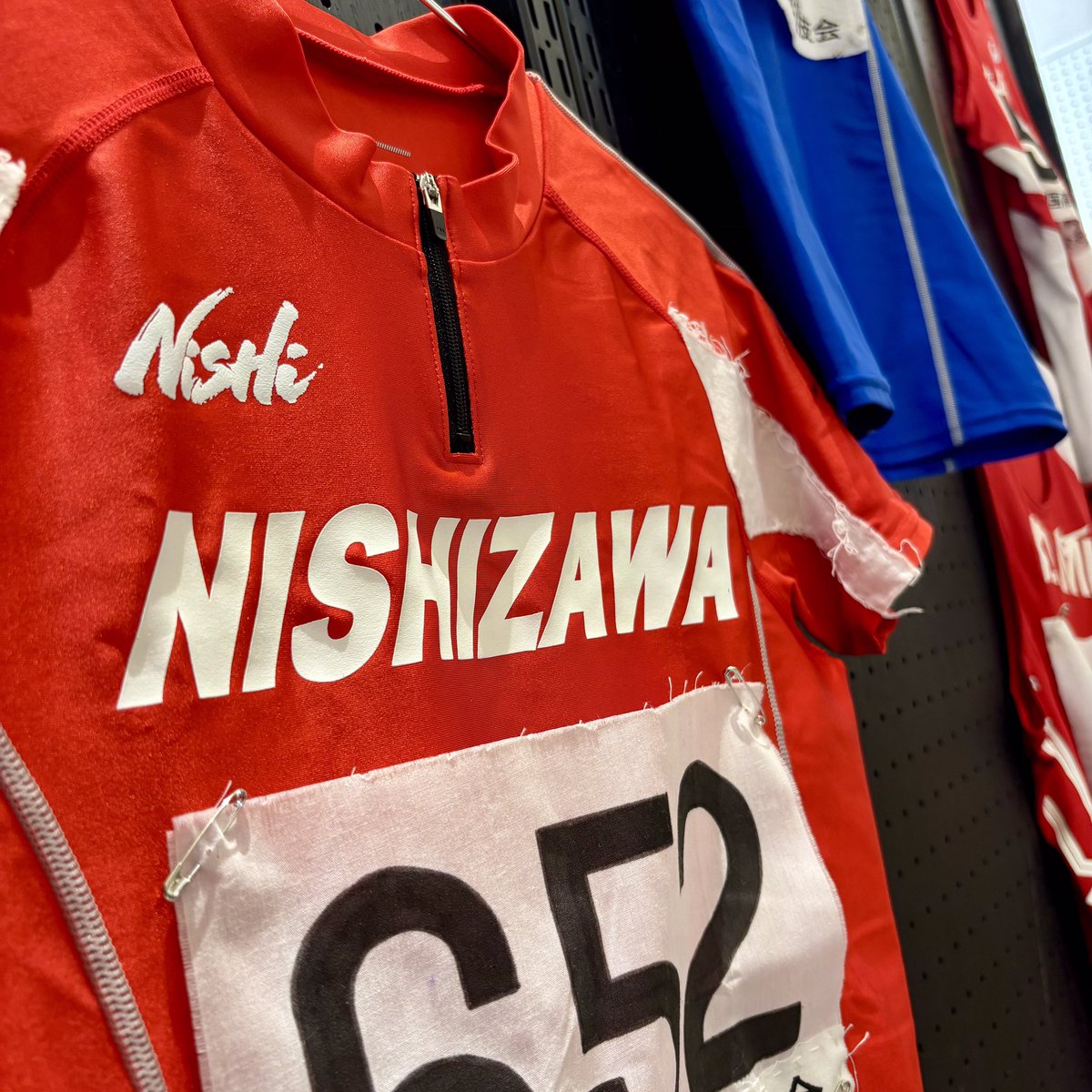 manga10_torico's tweet photo. 🏆─── ─── ─── ─── ─── 🏅

   🎽👟劇場アニメ『ひゃくえむ。』🏃‍♂️💨
　　ポップアップストア at マンガ展

　　  いよいよ明日【9/18(金)】より
#マンガ展天王寺 会期 𝑺𝑻𝑨𝑹𝑻.ᐟ.ᐟ📢🗣️❤️‍🔥

🏅 ─── ─── ─── ─── ─── 🏆

会場の様子をチラ見せ👀⭐️

本イベント限定の描き下ろしグッズや
ファン必見の展示などなど❕
特別な空間をお楽しみください💁🏻 ˎˊ˗

皆様のご来場お待ちしております👏🏻✨

▼イベント詳細
🔗https://t.co/nB4nDJEt5Q