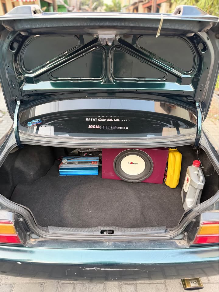 otomogarage's tweet photo. Toyota Great Corolla 1.6 SE-G M/T 1995 dengan karakter sedan 90-an yang tetap menarik.

Mesin kering, sehat &amp; bertenaga, body utuh tidak keropos, interior rapi, AC dingin, serta STNK-BPKB lengkap atas nama pribadi.

Detail:
https://t.co/KQ7evM1ipY
#GreatCorolla #OtomoGarage https://t.co/QcJhGAbG8T