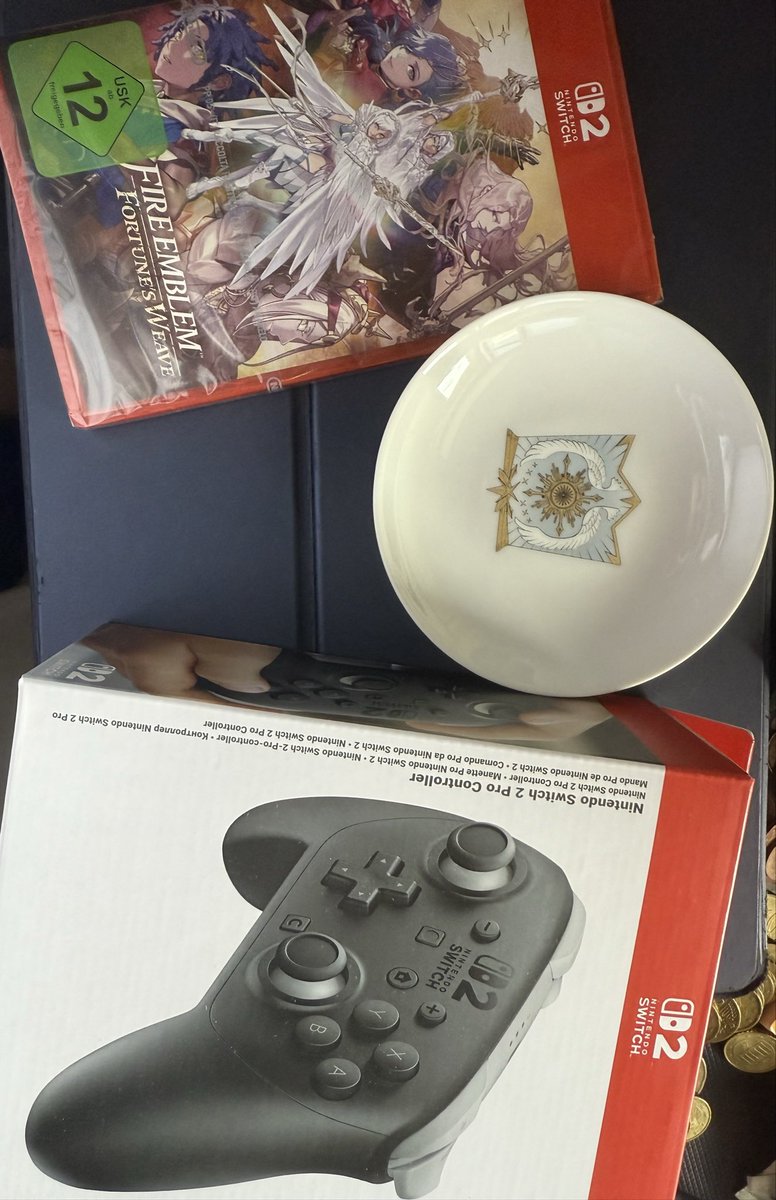 Legobfauche's tweet photo. Le gentil Mr de la poste m’a apporté aujourd’hui! #fireEmblem #NintendoStore https://t.co/xd8wyvV1CN