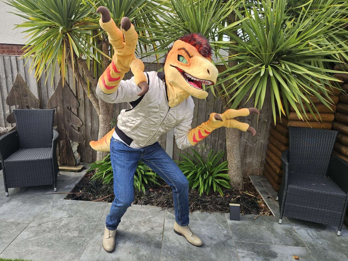 Gertosaurus's tweet photo. @FuggaFursuits GERTY reaches near completion! Finished claws and tail really tie the whole thing together. Forever grateful for all the care and attention you put into him! 🧡💛❤️💚

#furry #fursuit #fursuitmaker #raptor https://t.co/z7ShTNsCNW